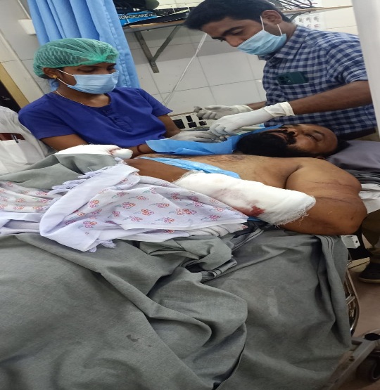 வெட்டுப்பட்ட சேட்னி மகன் தீன் தனியார் மருத்துவமனையில் சிகிச்சை பெற்று வருகிறார்