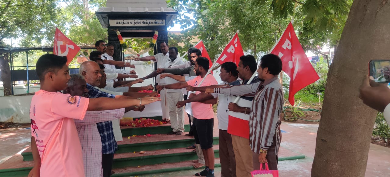 காந்தி அஸ்தி மண்டபத்தில் இந்திய கம்யூனிஸ்ட் கட்சி மரியாதை!