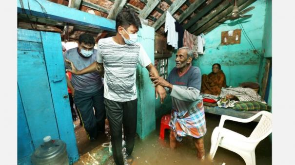 களத்தில் உதயநிதி