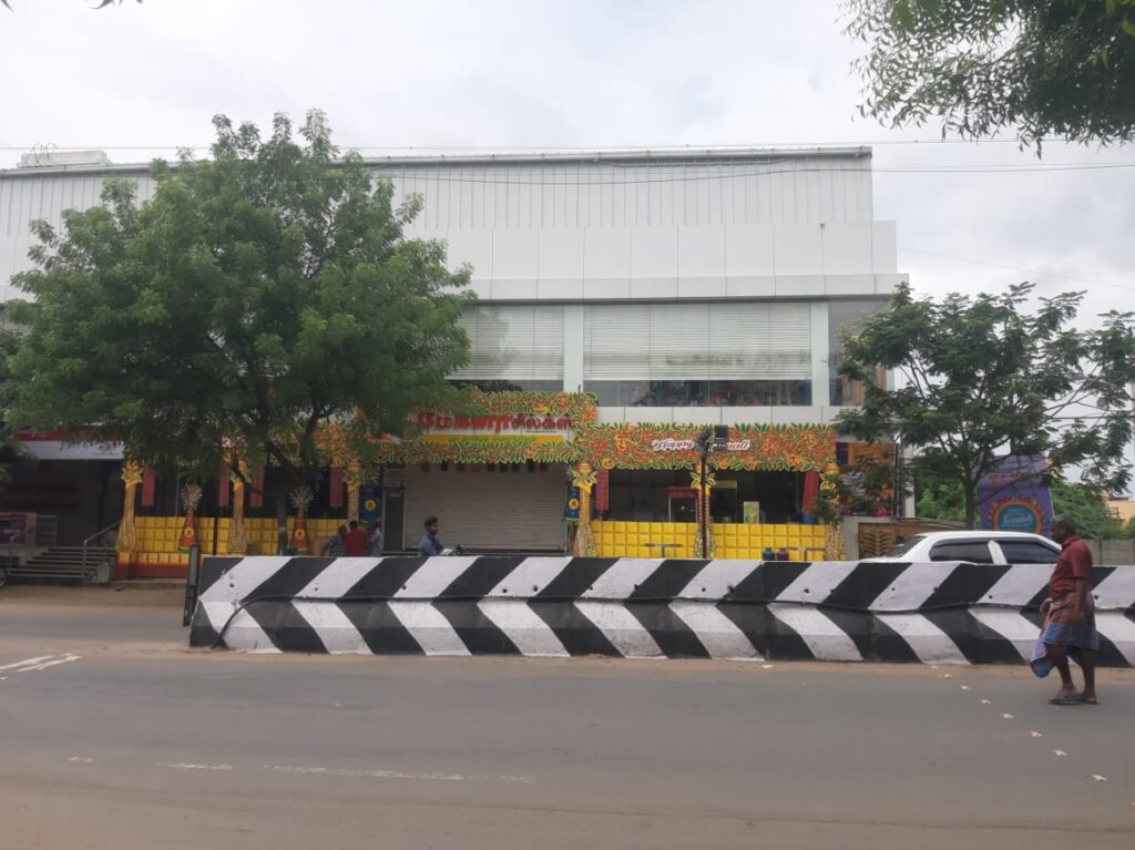 வருமான வரித்துறையினர் அதிரடி ரெய்டு