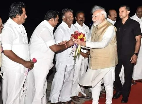 எடப்பாடி பழனிசாமி - மோடி - பன்னீர் செல்வம்