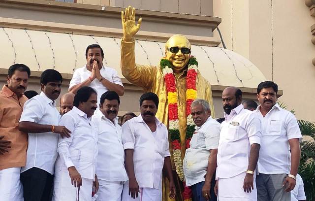 பிறந்த நாளில் கலைஞருக்கு மரியாதை