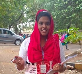 மதுரைமீனாட்சி பெண்கள்கல்லூரியில் பி.ஏ.ஆங்கிலம் இளங்கலை பட்டப்படிப்பு இரண்டாம் ஆண்டுபடிக்கும் மாணவி ஷஹானா