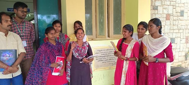 மதுரை காமராஜர் பல்கலைக்கழக மாணவிகள்
