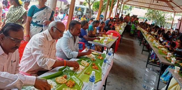 அல்லூரில் சமத்துவ விருந்து பொதுமக்கள் திரளாக பங்கேற்பு !
