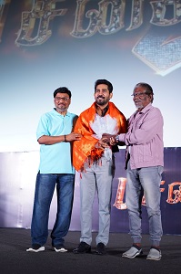 இயக்குநர்கள் பாரதிராஜா மற்றும் பாக்கியராஜுடன் விஜய் ஆண்டனி.