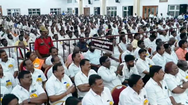 சேலம் ஒருங்கிணைந்த மாவட்ட தி.மு.க. செயல்வீரர்கள் கூட்டம்