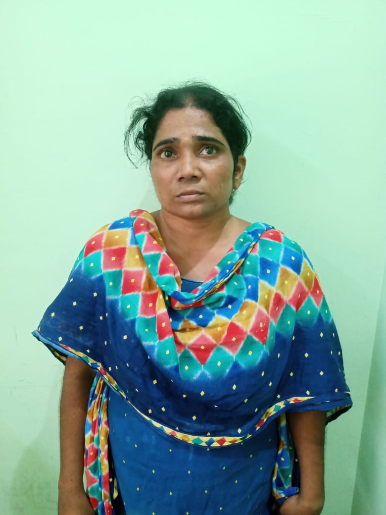 ஈஸ்வரி மெடிக்கல் உரிமையாளரும், போலி மருத்துவருமான சித்ரா