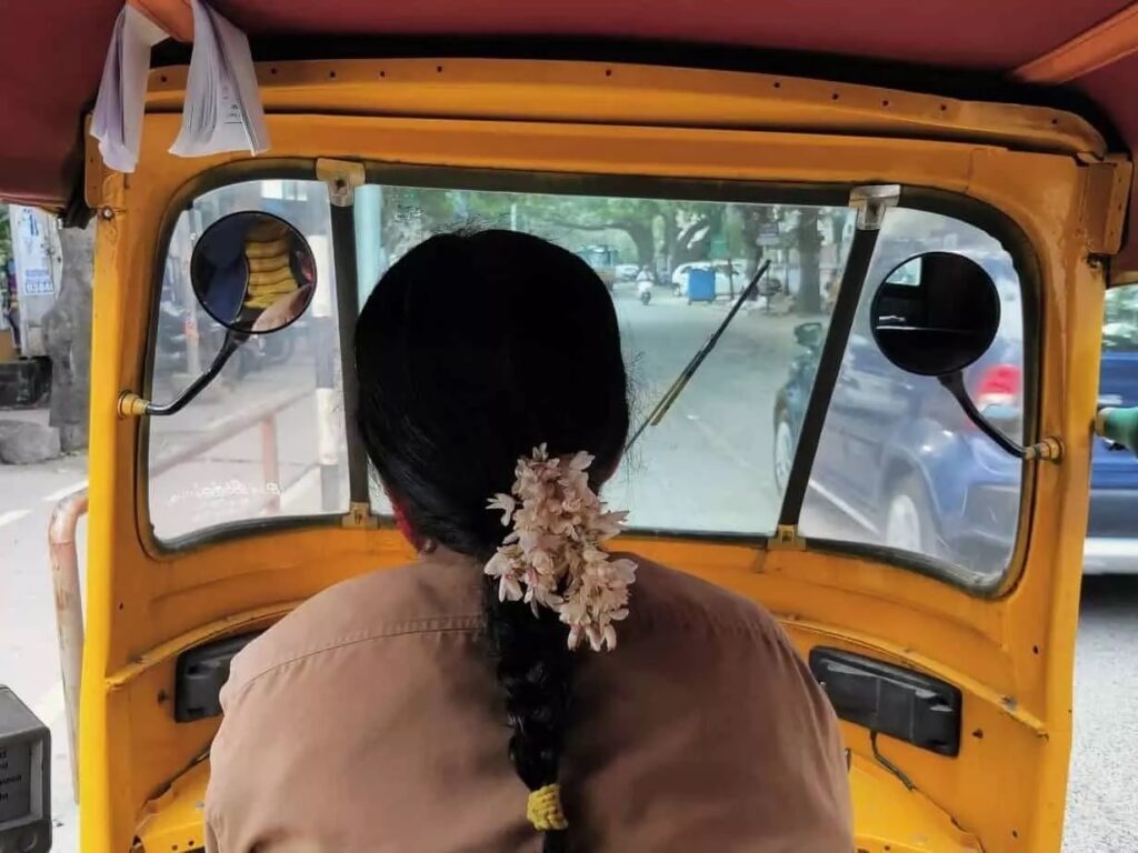 பெண்கள் ஆட்டோ ! ..