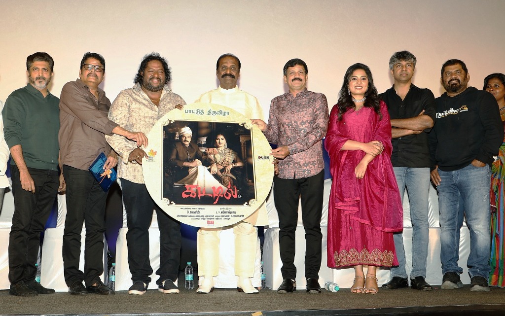 கட்டில்