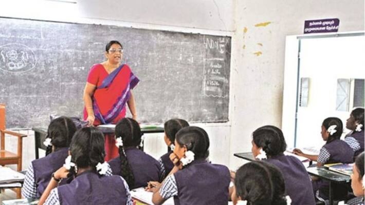 ஆசிரியர் -