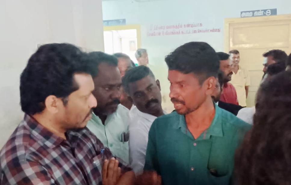 நீதிமன்றத்தில்