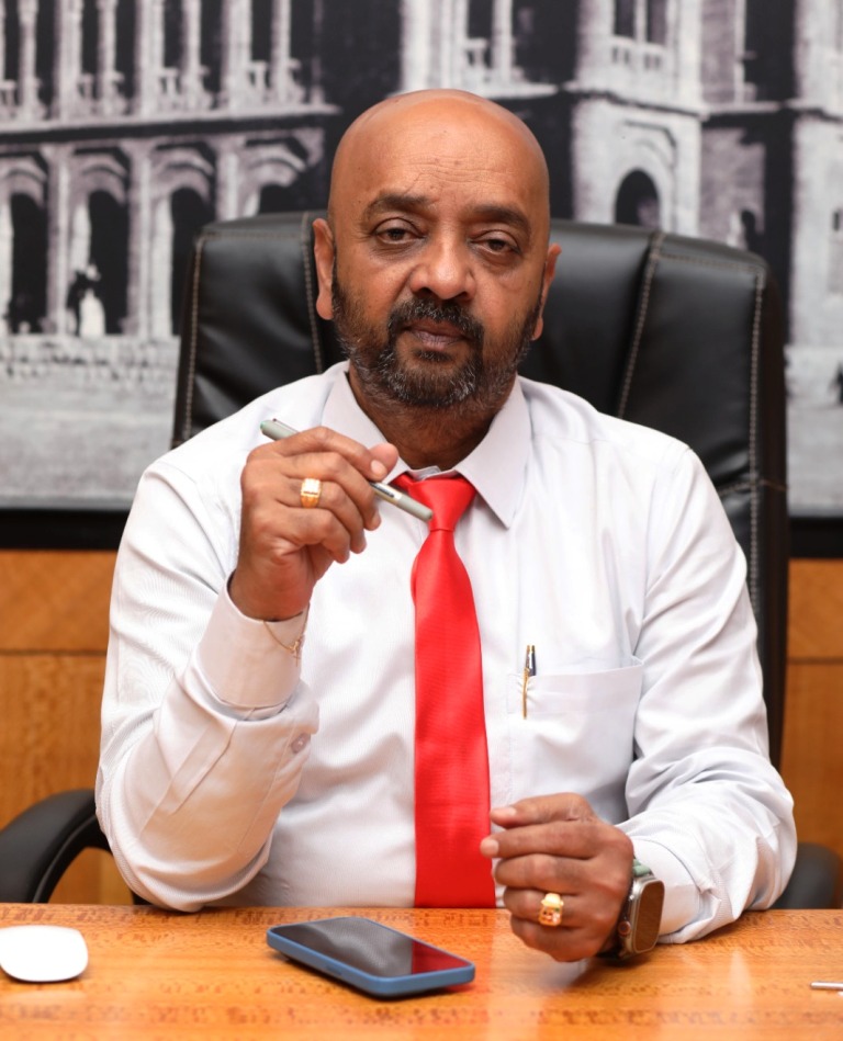 அமெரிக்கன் கல்லூரியின் முதல்வர் - செயலருமான டாக்டர் எம்.தவமணி கிறிஸ்டோபர்.
