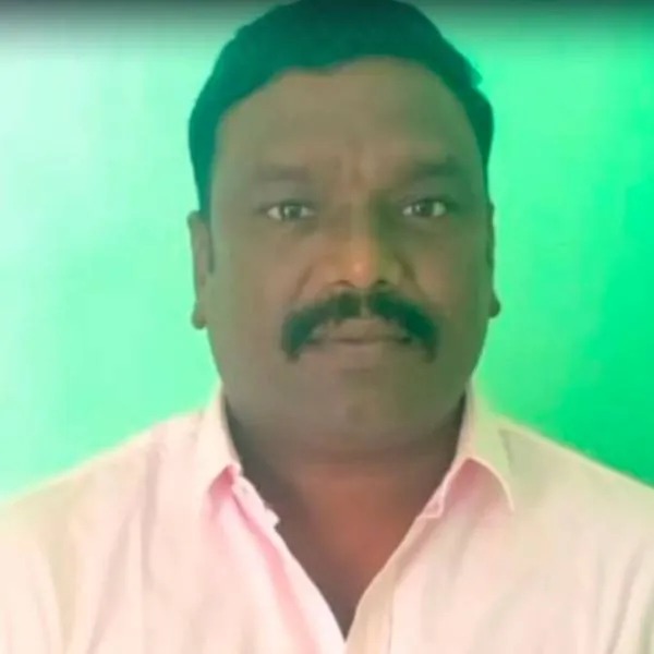 மாவட்ட விளையாட்டு அலுவலர் சுரேஷ்குமார்