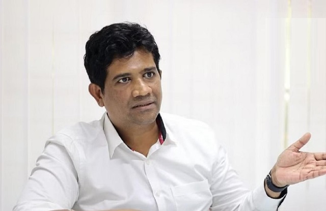 மருத்துவர் எழிலன்