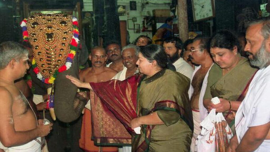 குருவாயூர் கிருஷ்ணன் கோவிலுக்கு யானை
