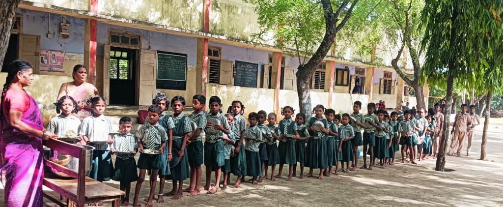 சாரதா பள்ளியில் காலை உணவு திட்டம்
