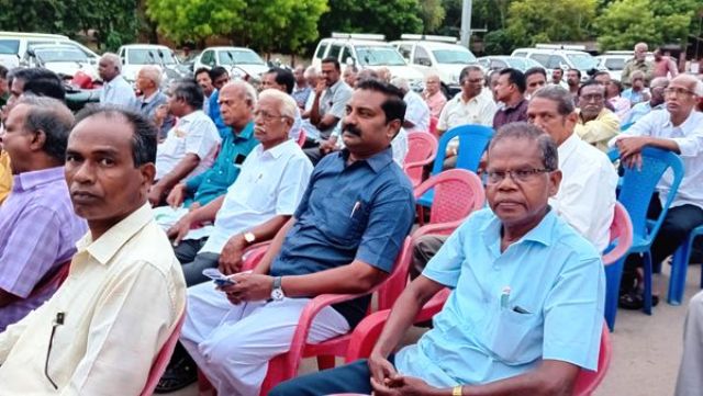 மயிலாடுதுறை இரயில் பயணிகள் ஆர்ப்பாட்டம்