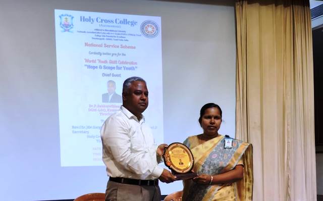 கற்றல் மற்றும் மேம்பாட்டுப் பயிற்சியாளர் சுப்புரத்தின பாரதி