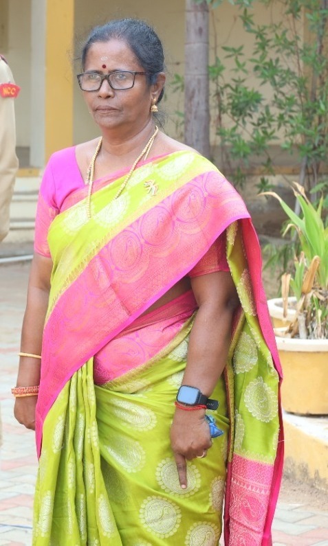 கல்லூரி முதல்வர் பூங்கொடி
