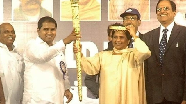 செங்கோல் - மாயாவதி - ஆம்ஸ்ட்ராங்.