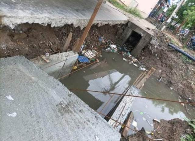 பாதுகாப்பற்ற முறையில் தரம் இல்லாமல் நடைபெற்ற பணிகள்