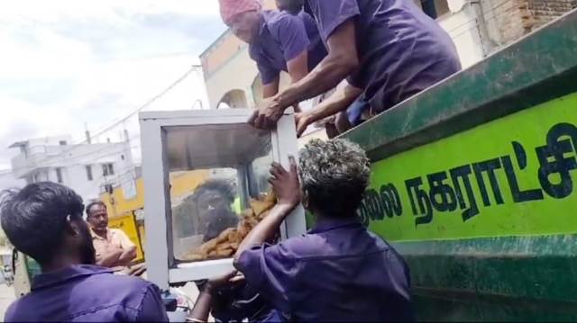 பருப்பு வடையில் செத்த எலி