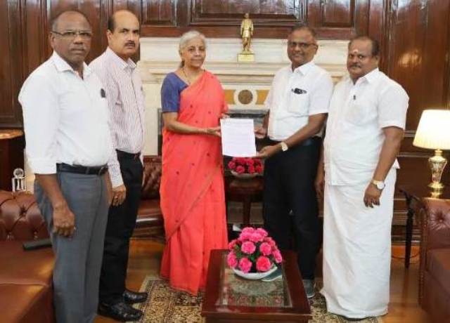 நிர்மலா சீதாராமனிடம் 