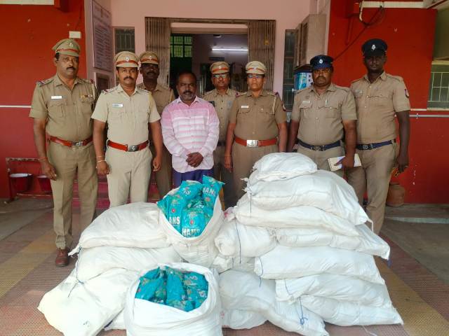 போலீஸ் ரெய்டு 