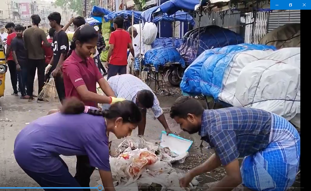 தூய்மைப்பணியாளா்கள்