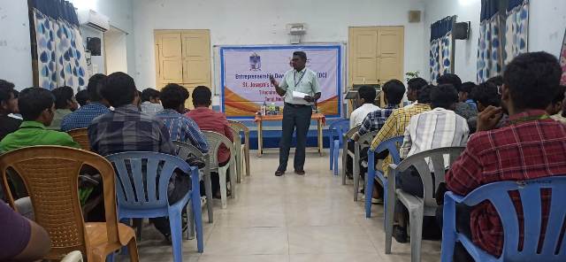 மாணவர்களிடையே உற்சாகத்தையும்  ஈடுபாட்டையும் வளர்த்த தொழில்முனைவோருக்கான கருத்தமர்வு