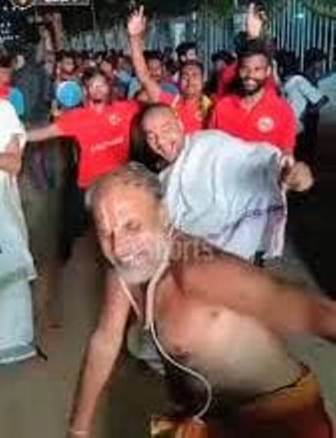 குத்தாட்டம் போட்ட கோயில் குருக்கள்