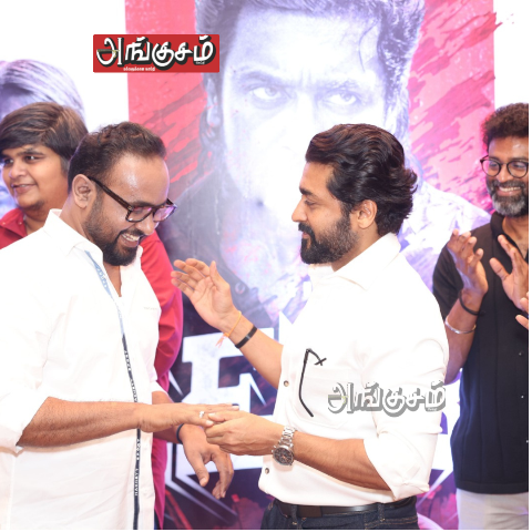 சக்தி வேலனுக்கு 'ஸ்வீட் ஷாக்'