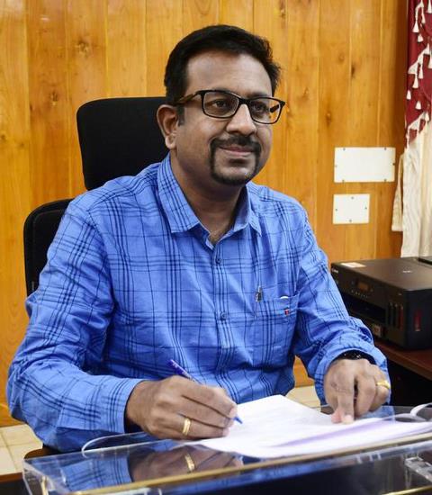 தினேஷ் பொன்ராஜ் ஆலிவர் ஐ.ஏ.எஸ்.