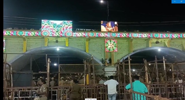 கள்ளழகர் வைகை ஆற்றில் இறங்கும் விழா