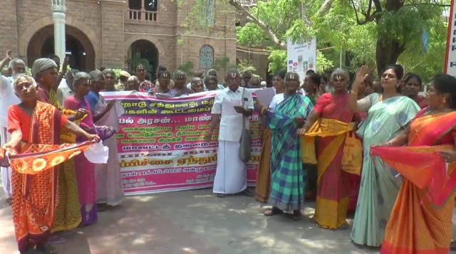 சத்துணவு மற்றும் அங்கன்வாடி ஊழியர்கள் போராட்டம்