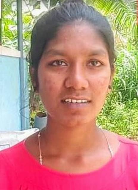 மாணவி சுஹாசினி