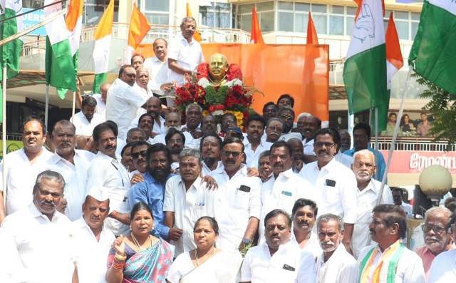 எல்.அடைக்கலராஜ் சிலைக்கு மாலை அணிவித்து மரியாதை