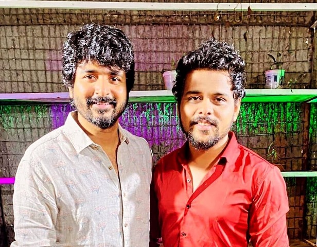 நடிகர் சிவகார்த்திகேயனுடன் முபா