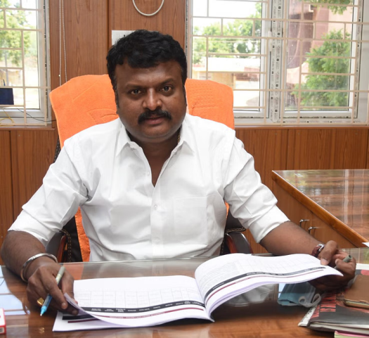 முன்னாள் கமிஷனர் சரவணக்குமார்.