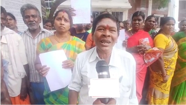 கலெக்டரின் கார் முற்றுகை