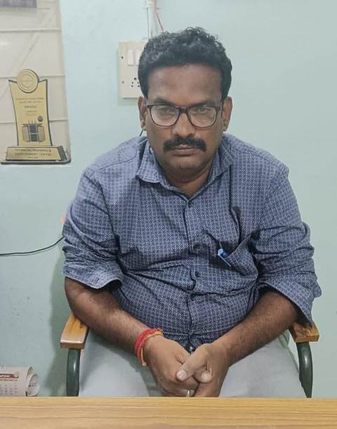 மின்வாரிய அதிகாரி உதயக்குமார்
