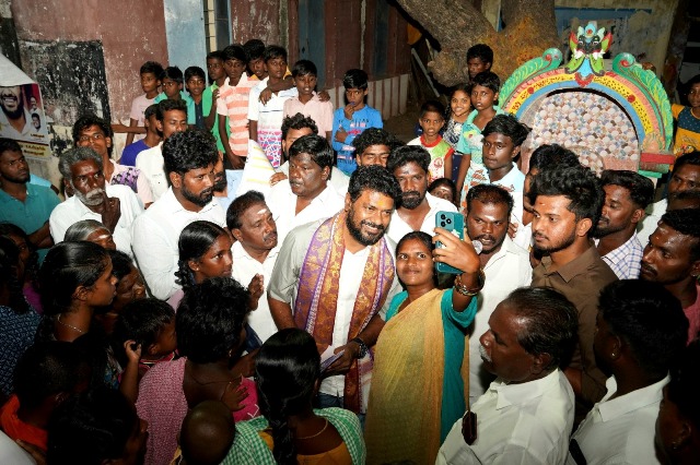 இது நம்ம வீட்டுப் பிள்ளை