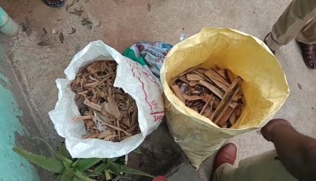 சந்தன மர கட்டைகள் பறிமுதல்