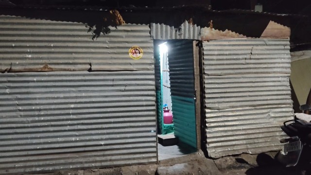 வீட்டில் வெடித்த நாட்டு வெடிகுண்டு