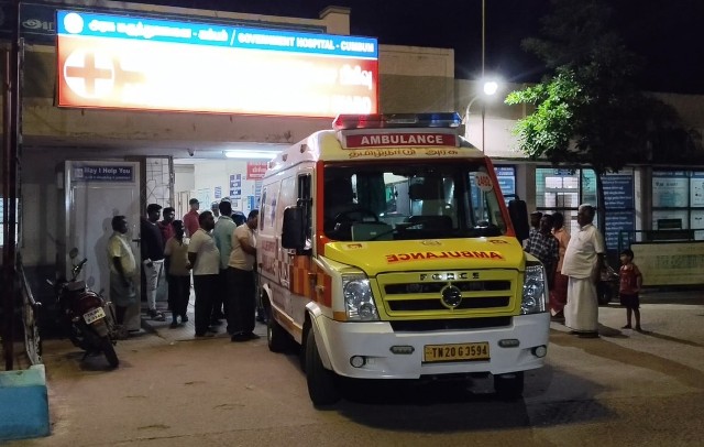 வீட்டில் வெடித்த நாட்டு வெடிகுண்டு