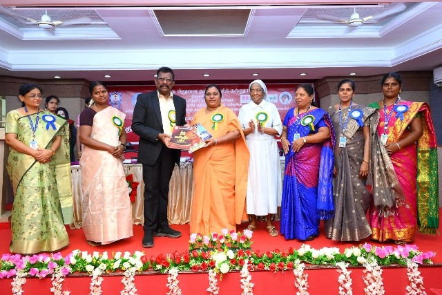 புனித சிலுவை கல்லூரி  