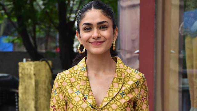 தனுஷுடன்  டேட்டிங்