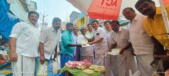 இல்லம்தோறும் எடப்பாடியார் !