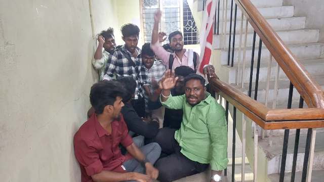 மாணவா்கள் போராட்டம்